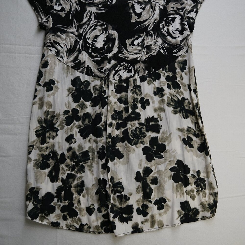 Women's Blouse T-Shirt, Vera Wang, Simply Vera, Black and White, Size Small - Picture 7 of 7